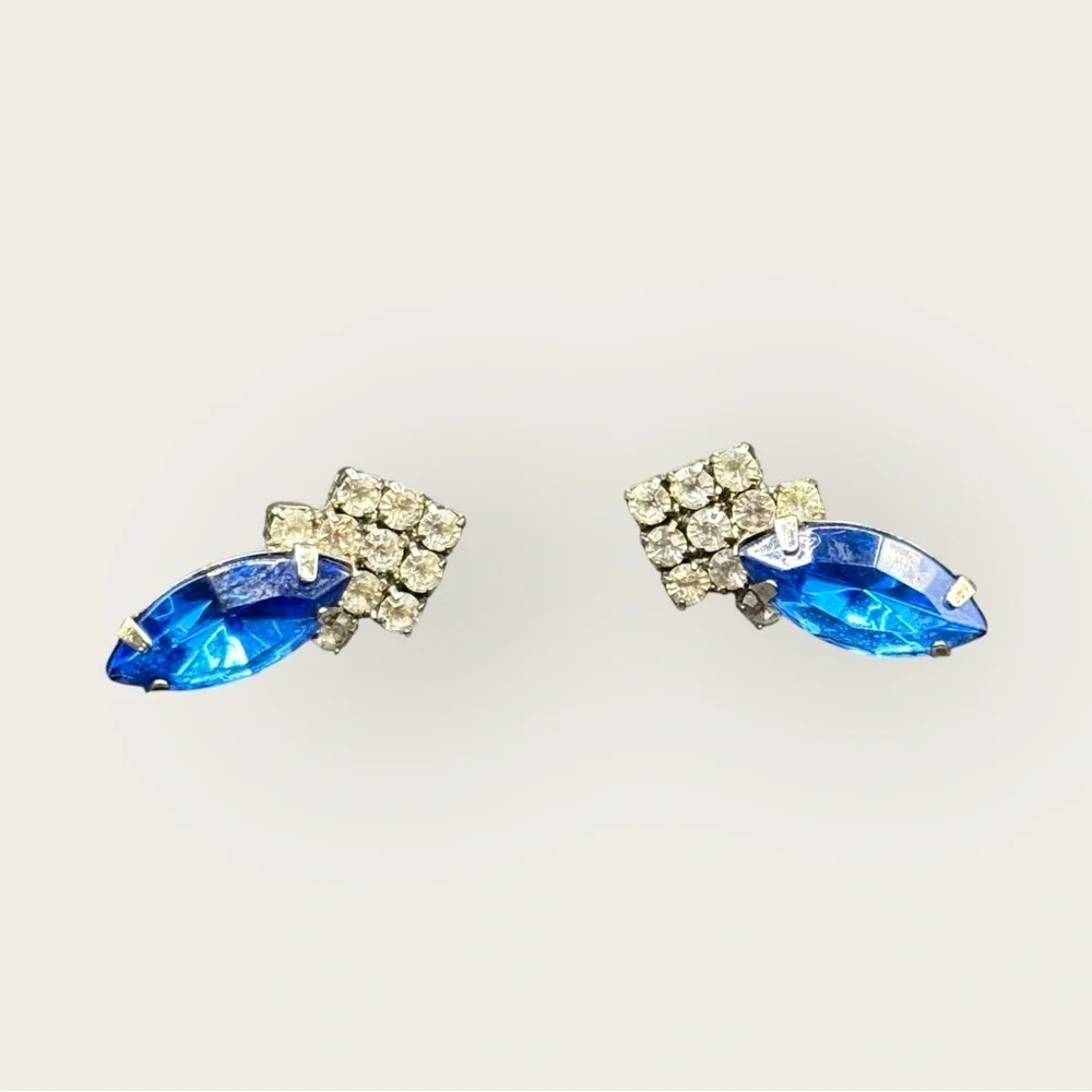 Vintage Sapphire Blue Rhinestone post earrings – Retro Glam Sparkle